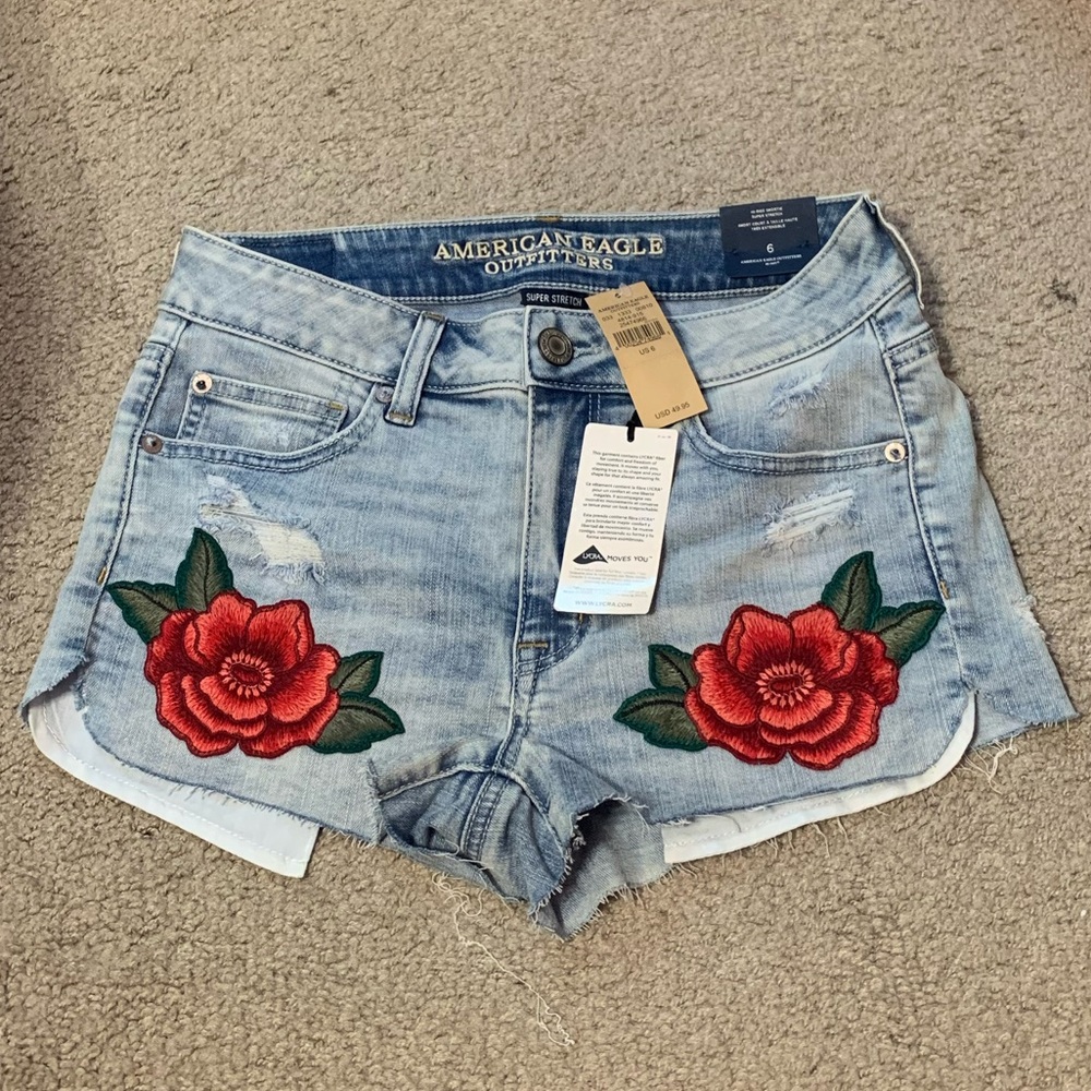 NWT American Eagle Hi-Rose Shortie with Roses